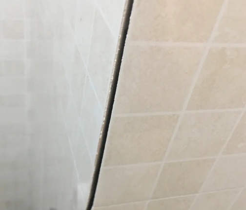 江海瓷砖空鼓维修公司分享阳台瓷砖脱落的修复过程可以分为以下几个步骤